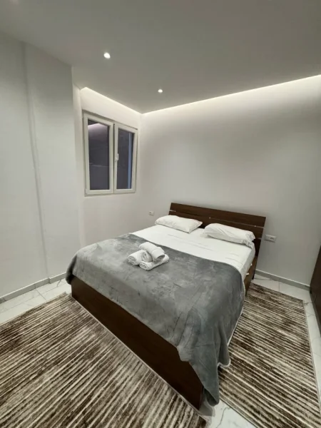 Tirane, jepet me qera apartament 1+1 Kati 1, 65 m² (5 MAJI)