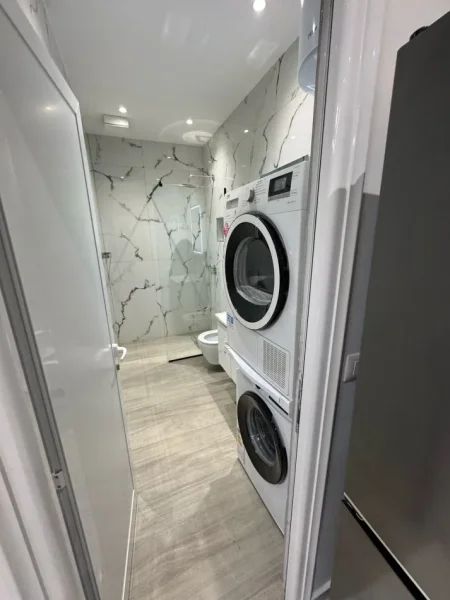 Tirane, jepet me qera apartament 1+1 Kati 1, 65 m² (5 MAJI)