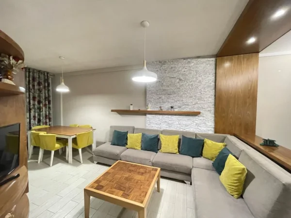 Tirane, jap me qera apartament 2+1+Ballkon Kati 4, 100 m² 550 € (Kodra e Diellit)