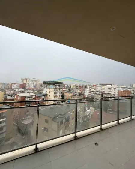 Tirane, jepet me qera apartament 2+1+Ballkon Kati 5, 104 m² 1.500 € (Mine Peza)