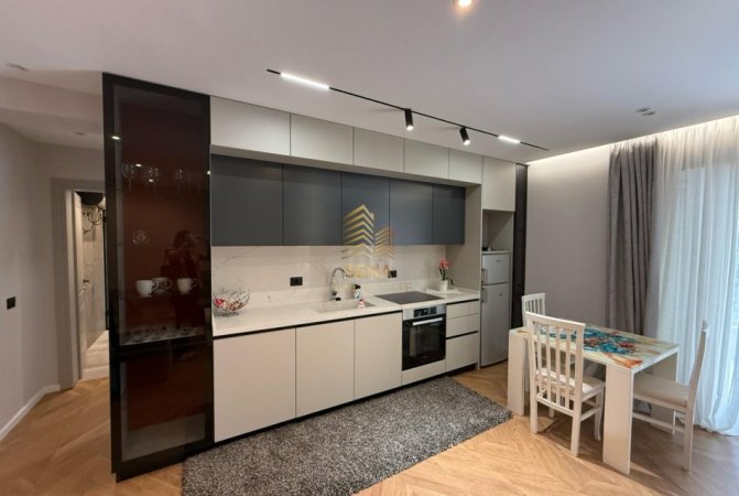 Tirane, jepet me qera apartament 1+1+Ballkon Kati 1, 70 m² 800 € (Rruga Kodra e Diellit)