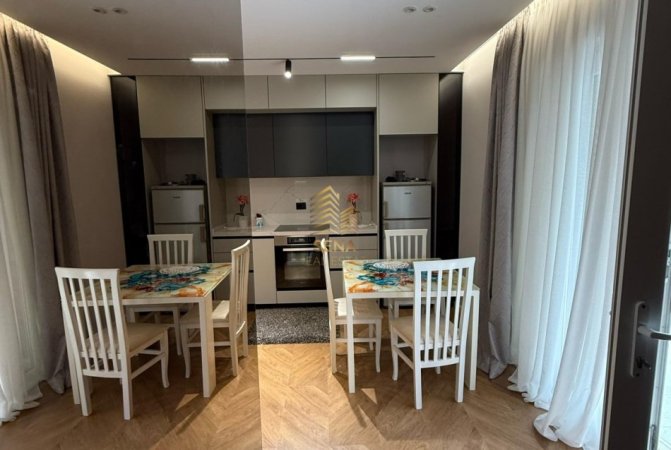 Tirane, jepet me qera apartament 1+1+Ballkon Kati 1, 70 m² 800 € (Rruga Kodra e Diellit)