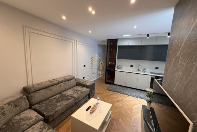 Tirane, jepet me qera apartament 1+1+Ballkon Kati 1, 70 m² 800 € (Rruga Kodra e Diellit)