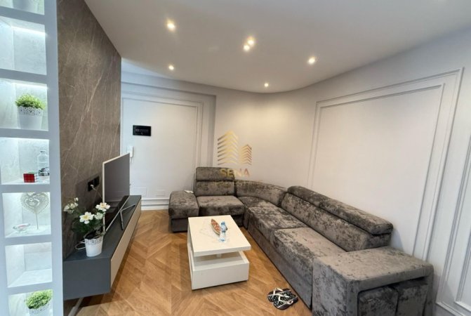 Tirane, jepet me qera apartament 1+1+Ballkon Kati 1, 70 m² 800 € (Rruga Kodra e Diellit)