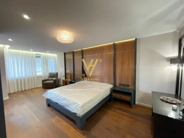 Tirane, jepet me qera apartament 3+1+Ballkon Kati 3, 200 m² 1.500 € (KOPSHTI BOTANIK)