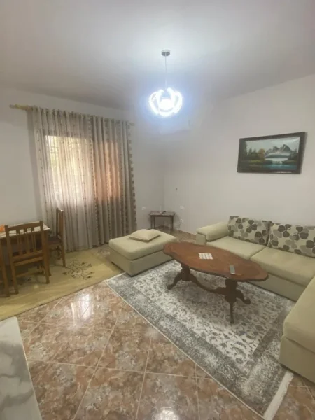 Tirane, jepet me qera apartament 1+1 Kati 1, 80 m² 80 € ( JEPET ME QERA SUPER SHTEPI 1+1 E MOBILUAR NE 5 MAJI.)