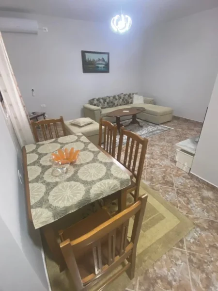 Tirane, jepet me qera apartament 1+1 Kati 1, 80 m² 80 € ( JEPET ME QERA SUPER SHTEPI 1+1 E MOBILUAR NE 5 MAJI.)