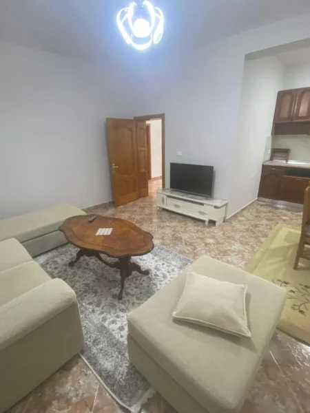 Tirane, jepet me qera apartament 1+1 Kati 1, 80 m² 80 € ( JEPET ME QERA SUPER SHTEPI 1+1 E MOBILUAR NE 5 MAJI.)