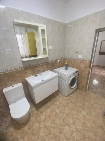 Tirane, jepet me qera apartament 1+1 Kati 1, 80 m² 80 € ( JEPET ME QERA SUPER SHTEPI 1+1 E MOBILUAR NE 5 MAJI.)