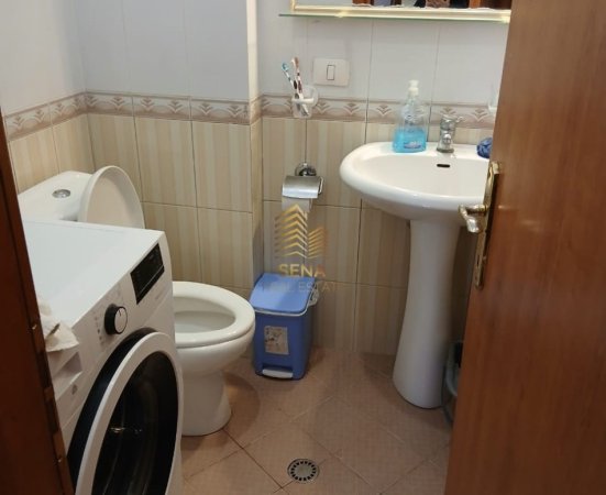 Tirane, jepet me qera apartament 2+1+Ballkon Kati 2, 96 m² 600 € (Rruga Rrapo Hekali)