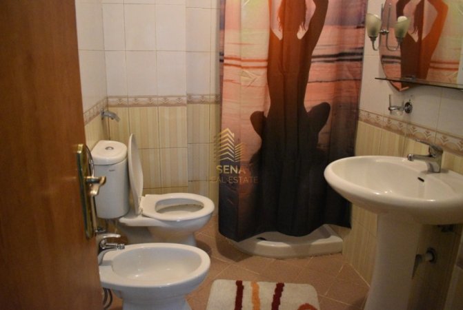 Tirane, jepet me qera apartament 2+1+Ballkon Kati 2, 96 m² 600 € (Rruga Rrapo Hekali)