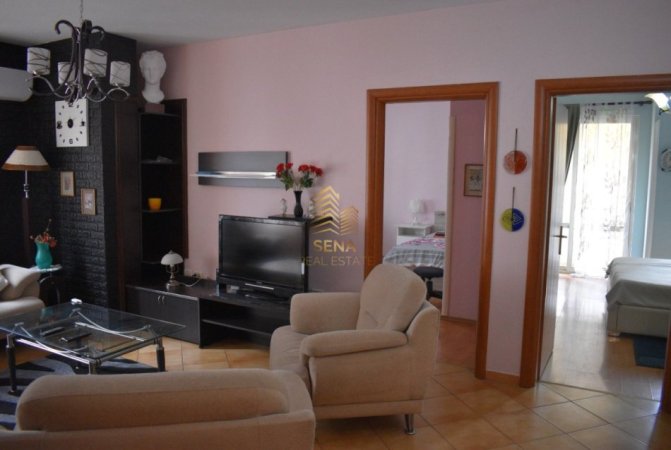 Tirane, jepet me qera apartament 2+1+Ballkon Kati 2, 96 m² 600 € (Rruga Rrapo Hekali)
