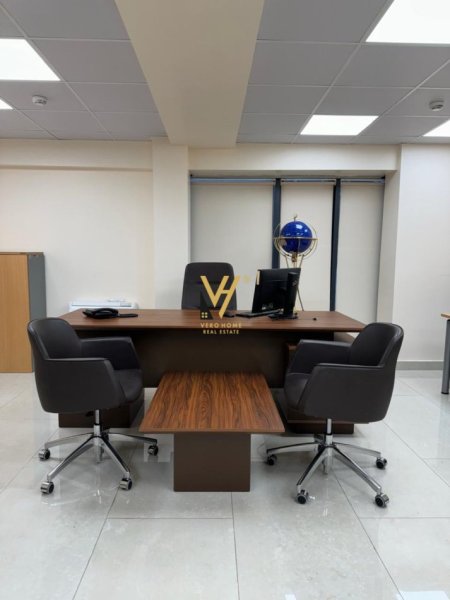 Tirane, jepet me qera zyre Kati 3, 150 m² 2.000 € (RRUGA E ELBASANIT)
