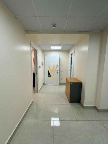 Tirane, jepet me qera zyre Kati 3, 150 m² 2.000 € (RRUGA E ELBASANIT)