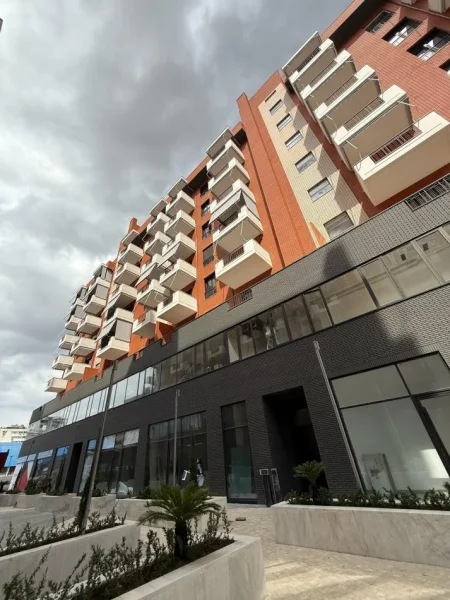Tirane, jepet me qera dyqan Kati 0, 55 m² 1.500 € (Kompleksi Delijorgji)