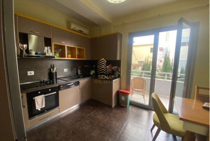Tirane, jepet me qera Vile 2+1+Ballkon Kati 3, 164 m² 1.200 € (Rruga Burgut)