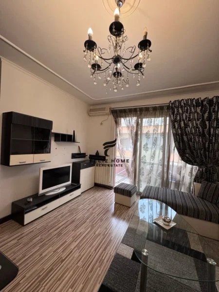 Tirane, jepet me qera apartament 2+1+Ballkon Kati 3, 90 m² 600 € (LIQENI I THATE)