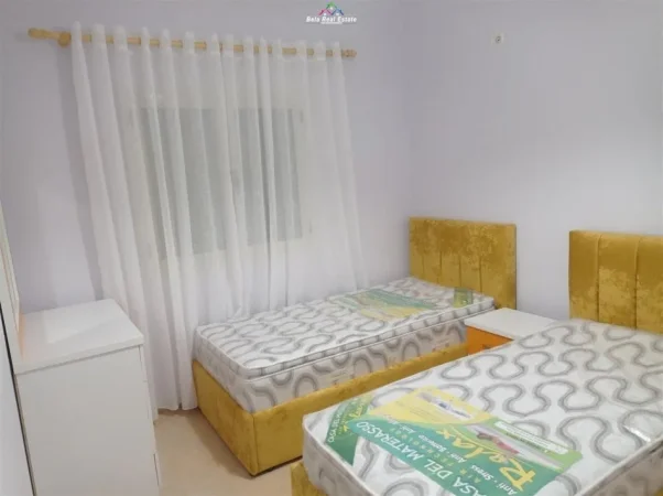 Tirane, jepet me qera apartament 2+1 Kati 2, 80 m² 470 € (porcelan)