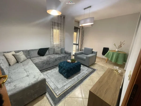 Tirane, jepet me qera apartament 1+1+Ballkon Kati 11, 64 m² 600 € (9 kateshet)