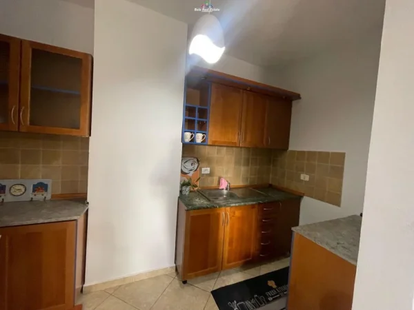 Tirane, jepet me qera apartament 1+1+Ballkon Kati 11, 64 m² 600 € (9 kateshet)