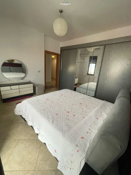 Tirane, jepet me qera apartament 1+1+Ballkon Kati 11, 64 m² 600 € (9 kateshet)