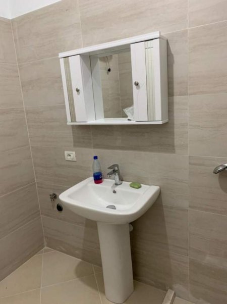 Tirane, jepet me qera apartament 1+1+BLK Kati 2, 70 m² 300 Euro (Amerikan 3)
