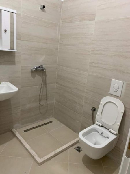 Tirane, jepet me qera apartament 1+1+BLK Kati 2, 70 m² 300 Euro (Amerikan 3)