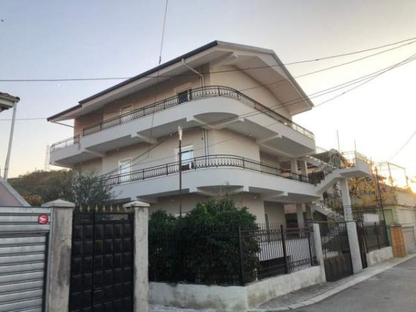 Tirane, jepet me qera apartament 1+1+BLK Kati 2, 70 m² 300 Euro (Amerikan 3)