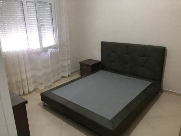 Tirane, jepet me qera apartament 1+1+BLK Kati 2, 70 m² 300 Euro (Amerikan 3)