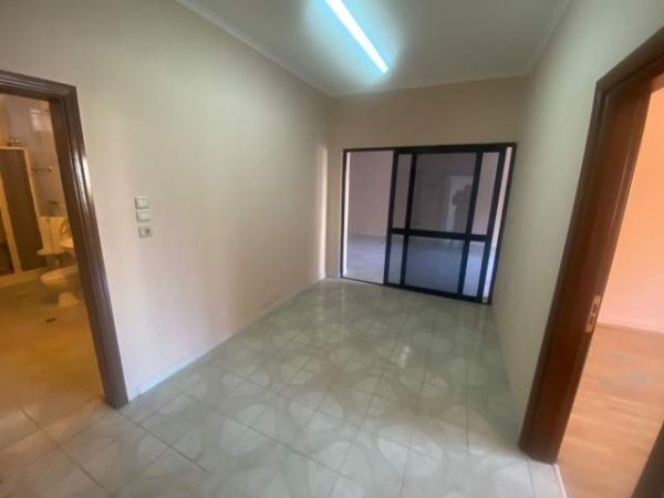 Tirane, Shitet Apartament 3+1+BLK Kati 3, 134 m² 2.200 Euro/m2 (Sami Frasheri)