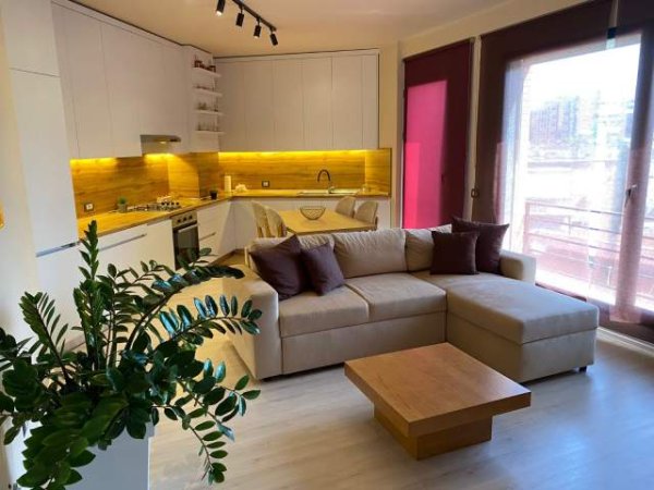Tirane, jepet me qera apartament 1+1+BLK Kati 4, 70 m² 600 Euro (Stacioni i Trenit)