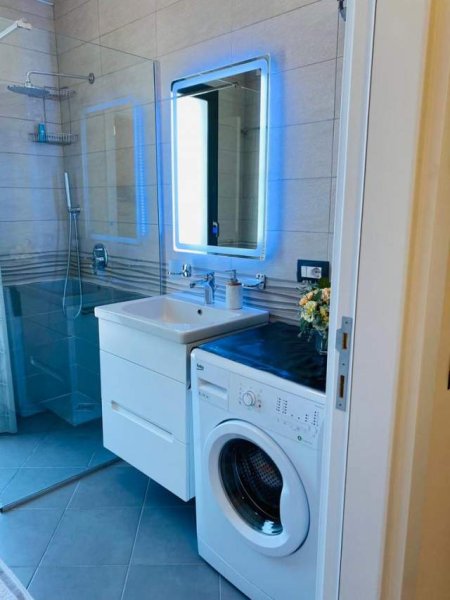Tirane, jepet me qera apartament 1+1+BLK Kati 4, 70 m² 600 Euro (Stacioni i Trenit)