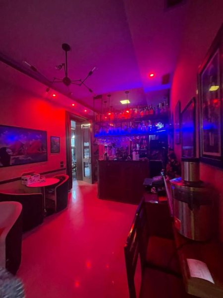 Tirane, jepet me qera bar-kafe Kati 0, 135 m² 2000 Euro (Stadiumi Dinamo)