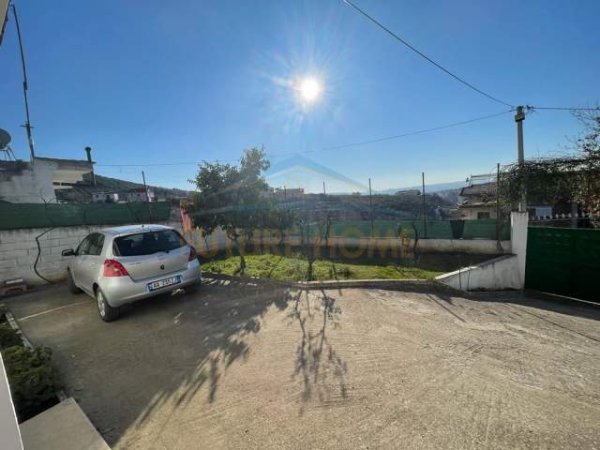 Tirane, shitet shtepi 1 Katshe Kati 1, 1.000 m² 150.000 Euro (Tufine)