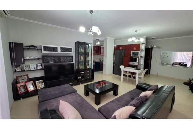 Tirane, jepet me qera apartament 2+1+BLK Kati 5, 95 m² 350 Euro (Tek Fresku)