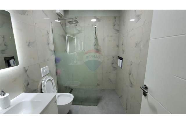 Tirane, jepet me qera apartament 2+1+BLK Kati 5, 95 m² 350 Euro (Tek Fresku)