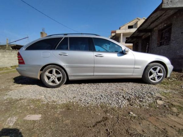 Durres, shitet makine karavan Mercedes-Benz C203-220cdi Viti 2001, 3.100 Euro