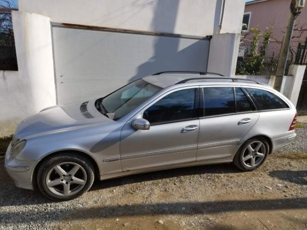 Durres, shitet makine karavan Mercedes-Benz C203-220cdi Viti 2001, 3.100 Euro