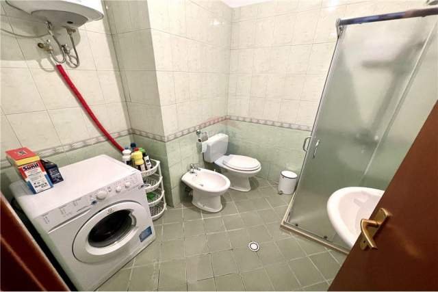 Tirane, jepet me qera apartament 2+1+A+BLK Kati 3, 102 m² 550 Euro (Rr. e Kavajes)