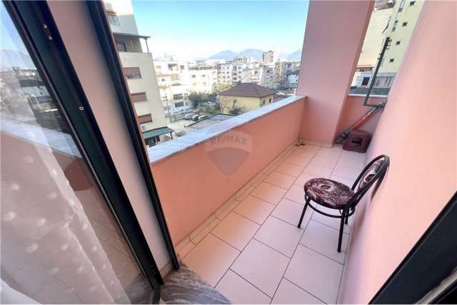 Tirane, jepet me qera apartament 2+1+A+BLK Kati 3, 102 m² 550 Euro (Rr. e Kavajes)
