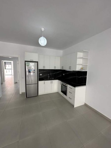 Tirane, jepet me qera apartament 2+1+BLK Kati 5, 110 m² 450 Euro (Rruga Kongresi i Manastirit)