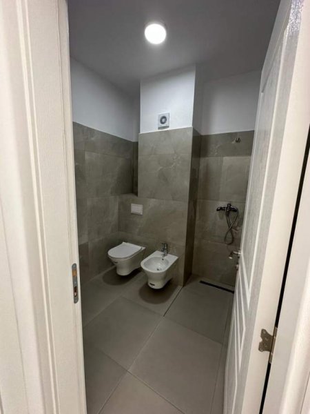 Tirane, jepet me qera apartament 2+1+BLK Kati 5, 110 m² 450 Euro (Rruga Kongresi i Manastirit)