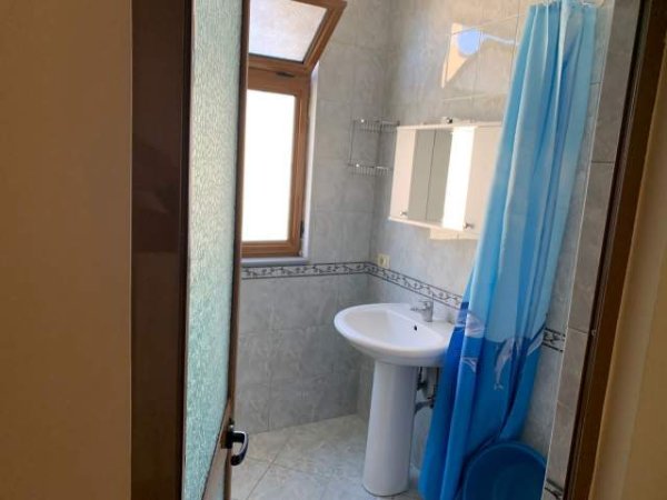 Tirane, jepet me qera apartament 1+1+BLK Kati 2, 68 m² 350 Euro (rruga Ferit Xhajko)