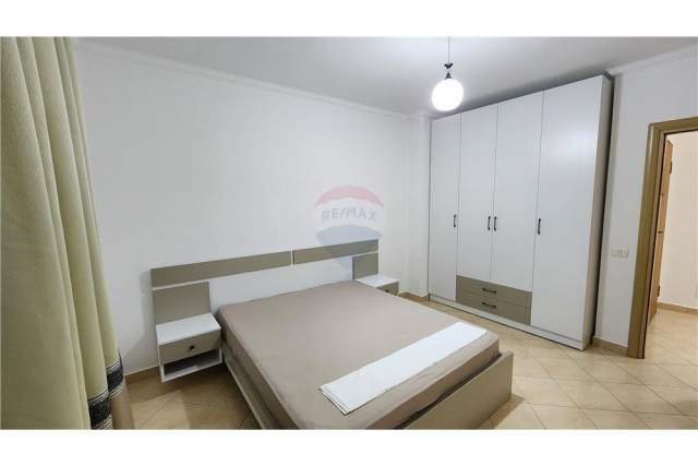 Tirane, jepet me qera apartament 2+1+A+BLK Kati 4, 90 m² 500 Euro (Rr. Ali Pashe Gucia, Pazari i Ri)