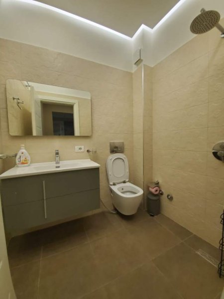 Tirane, jepet me qera Vile 2+1 Kati 1, 90 m² 500 Euro