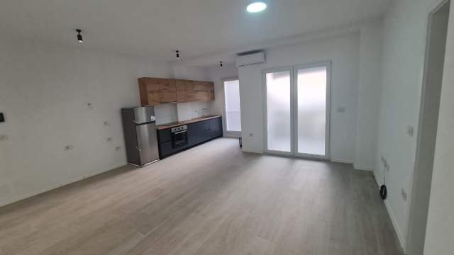 Tirane, jepet me qera apartament 2+1+BLK Kati 3, 108 m² 400 Euro (Prapa Maternitetit)