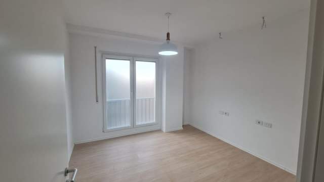 Tirane, jepet me qera apartament 2+1+BLK Kati 3, 108 m² 400 Euro (Prapa Maternitetit)