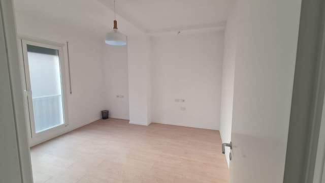 Tirane, jepet me qera apartament 2+1+BLK Kati 3, 108 m² 400 Euro (Prapa Maternitetit)