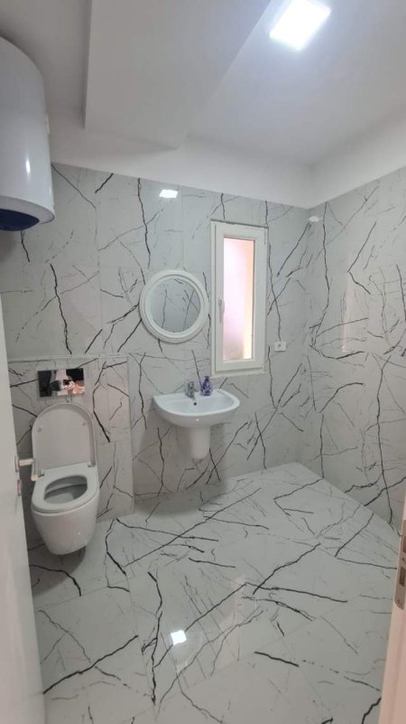 Tirane, jepet me qera apartament 2+1+BLK Kati 3, 108 m² 400 Euro (Prapa Maternitetit)