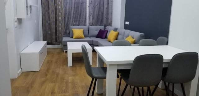 Tirane, jepet me qera apartament 1+1 Kati 8, 50 m² 500 Euro (Kika 2 ( Komuna Parisit))